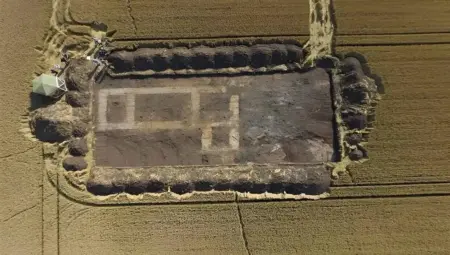 Arkeologlar, İngiltere’de bir asilzadenin mezarını ararken Neolitik henge keşfettiler