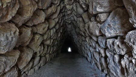 Hattuşa Yerkapı tünelinde bulunan boyalı hiyeroglifler Hitit dünyasında yeni bir sayfa açıyor