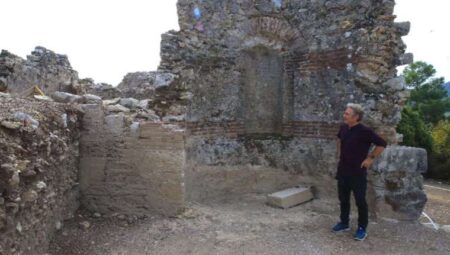 Arkeologları heyecanlandıran keşif: Kaunos Antik Kenti’nde türbe kalıntılarına rastlandı