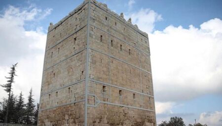 Rahip kralların kaldığı 2400 yıllık kule restore edildi