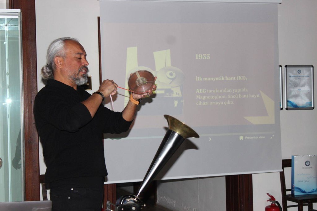 EÜ Etnografya Müzesinde Ses Kayıt Cihazlarına Tarihi Yolculuk Yaptılar