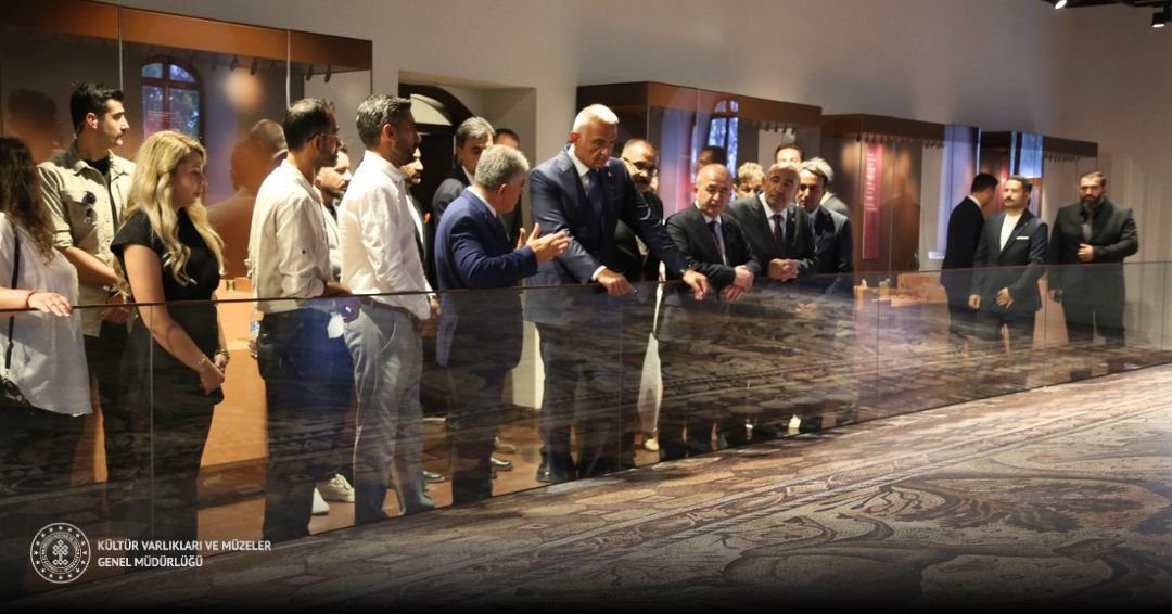 Elazığ Müzesi yeni teşhir salonu Elazığ Arkeoloji ve Etnografya Müzesi yeni teşhir salonunda sergilenen büyük taban mozaiği