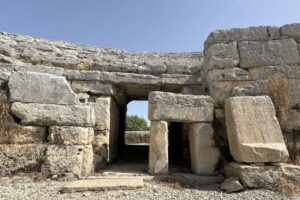 Perge’de Vahşi Hayvanlar için ‘Giyotin Kapı’ Ortaya Çıkarıldı
