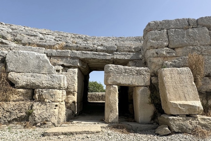 Perge’de Vahşi Hayvanlar için ‘Giyotin Kapı’ Ortaya Çıkarıldı
