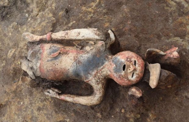 Japonya’da 1.500 Yıllık Bir Mezardan Kadın Şaman Heykeli Çıktı